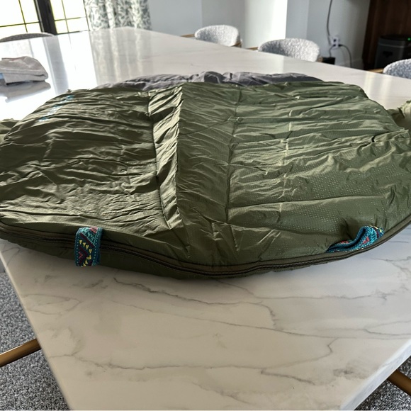Wilderdog Kibble Bag and Sleeping Bag in Olive - Picture 7 of 9